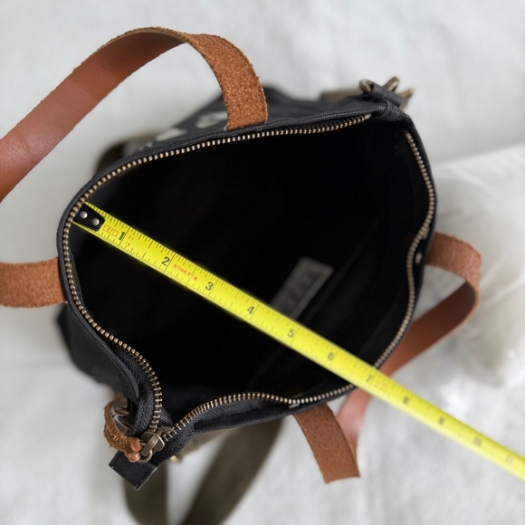 crossbody - Picture 3 of 3